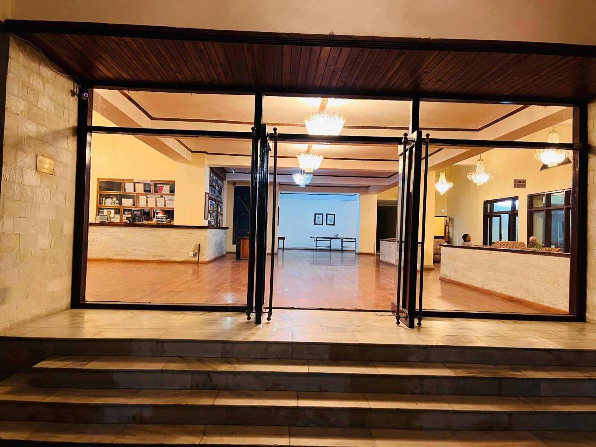 Hotel Sagar By Ramanand Sagar Ramayan Maker - #near Mall Road #big Parking #property Of The Decade #mountain View #garden With Bonfire #best Selling Property M 72084-84392 4*